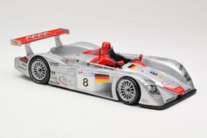 Audi R8 LMP900 #8 Audi Sport Team Joest F. Biela / E. Pirro / T. Kristensen 24 Hours of Le Mans 2000 Maisto 1:18 38899 Метал — снимка 4 от 6