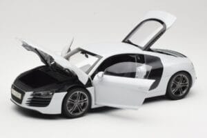 Audi R8 Type 42 Suzuka Grey Kyosho 1:18 09213SG Метал — снимка 2 от 8