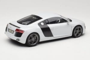 Audi R8 Type 42 Suzuka Grey Kyosho 1:18 09213SG Метал — снимка 3 от 8