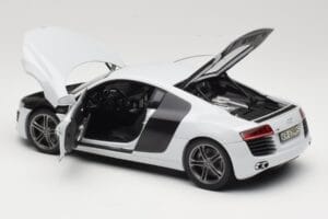 Audi R8 Type 42 Suzuka Grey Kyosho 1:18 09213SG Метал — снимка 5 от 8
