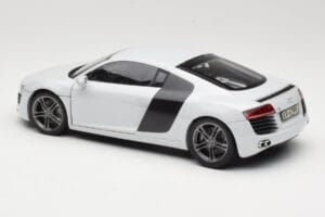 Audi R8 Type 42 Suzuka Grey Kyosho 1:18 09213SG Метал — снимка 7 от 8