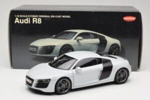 Audi R8 Type 42 Suzuka Grey Kyosho 1:18 09213SG Метал — снимка 8 от 8