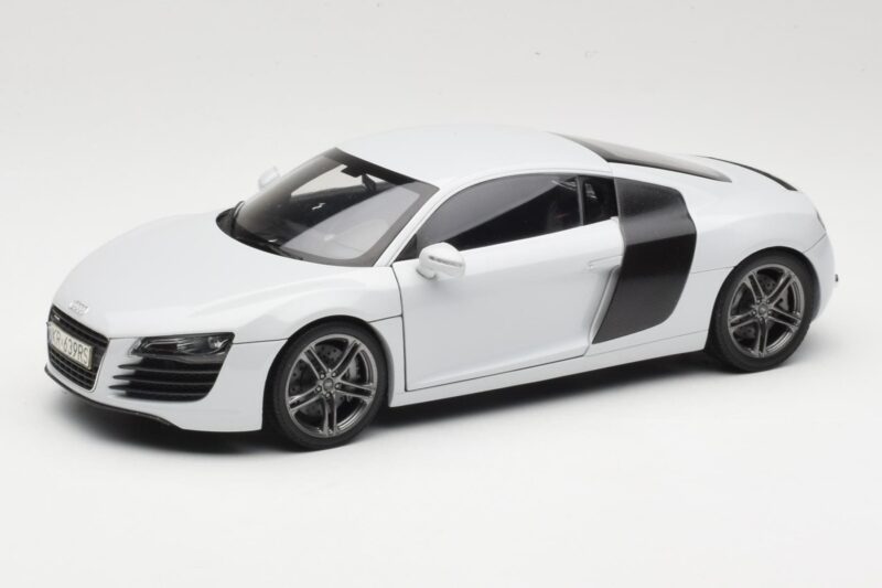 Audi R8 Type 42 Suzuka Grey Kyosho 1:18 09213SG Метал
