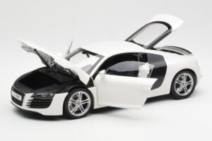 Audi R8 Type 42 Бял Kyosho 1:18 09213W Метал — снимка 2 от 8
