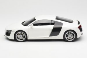 Audi R8 Type 42 Бял Kyosho 1:18 09213W Метал — снимка 4 от 8