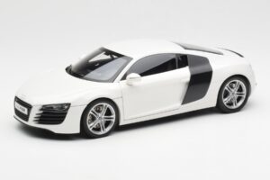 Audi R8 Type 42 Бял Kyosho 1:18 09213W Метал