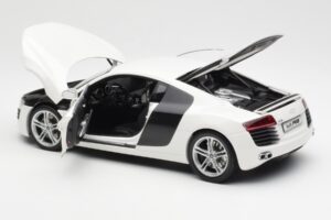 Audi R8 Type 42 Бял Kyosho 1:18 09213W Метал — снимка 5 от 8