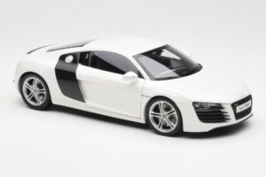 Audi R8 Type 42 Бял Kyosho 1:18 09213W Метал — снимка 6 от 8