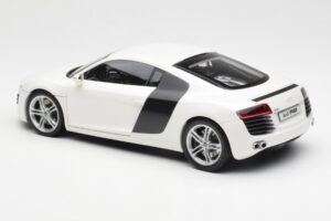 Audi R8 Type 42 Бял Kyosho 1:18 09213W Метал — снимка 7 от 8