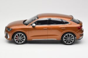 Audi RS Q3 Sportback 8U Brown Metallic Minichamps 1:18 155018104 Метал — снимка 3 от 6