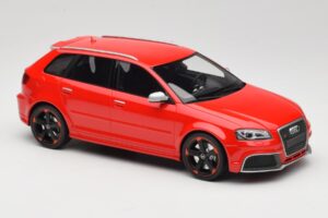 Audi RS3 8P Sportback Червен DNA 1:18 DNA000056 Смола — снимка 4 от 6