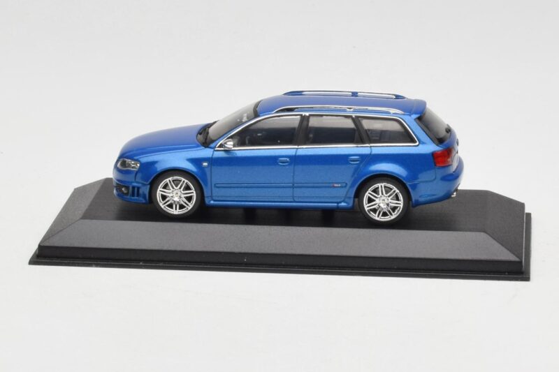 Audi RS4 B7 Avant Blue Metallic Minichamps 1:43 AUDI010 Метал