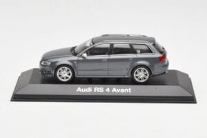 Audi RS4 B7 Avant Сив Minichamps 1:43 5010509223 Метал