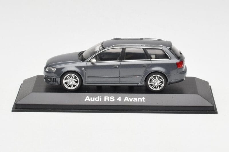 Audi RS4 B7 Avant Сив Minichamps 1:43 5010509223 Метал
