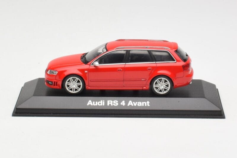 Audi RS4 B7 Avant Червен Minichamps 1:43 5010509213 Метал