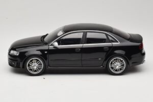 Audi RS4 B7 Sedan Phantom Black Minichamps 1:18 5010509115 Метал — снимка 4 от 8