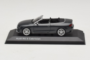 Audi RS5 B8 Кабриолет Daytona Gray Minichamps 1:43 5011215323 Метал