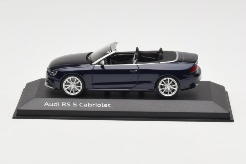 Audi RS5 B8 Кабриолет Estoril Blue Minichamps 1:43 5011215313 Метал