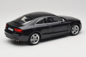 Audi S5 B8 Coupe Черен Norev 1:18 188360 Метал — снимка 3 от 8