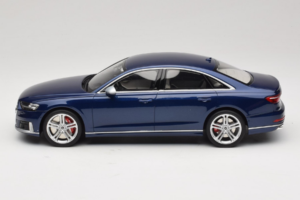 Audi S8 D5 Синьо GT Spirit 1:18 GT313 Смола — снимка 3 от 6