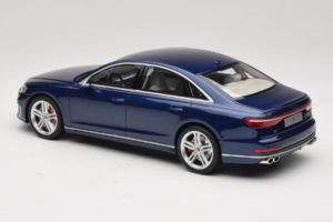 Audi S8 D5 Синьо GT Spirit 1:18 GT313 Смола — снимка 5 от 6