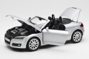 Audi TT 8J Roadster Светло Сребърен Minichamps 1:18 5010500515 Метал — снимка 2 от 8
