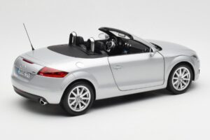Audi TT 8J Roadster Светло Сребърен Minichamps 1:18 5010500515 Метал — снимка 3 от 8