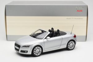 Audi TT 8J Roadster Светло Сребърен Minichamps 1:18 5010500515 Метал — снимка 8 от 8