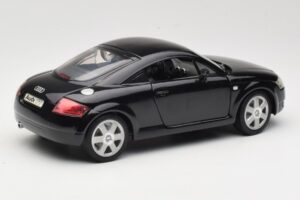 Audi TT 8N Черен Revell 1:18 08953 Метал — снимка 3 от 8