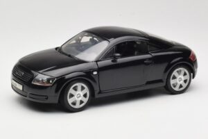 Audi TT 8N Черен Revell 1:18 08953 Метал