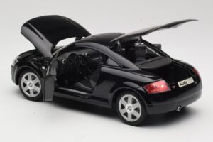 Audi TT 8N Черен Revell 1:18 08953 Метал — снимка 5 от 8