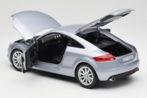 Audi TT 8N RHD Lake Сребърно Металик Minichamps 1:18 150015020 Метал — снимка 5 от 8