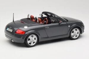 Audi TT 8N Roadster Сив Maisto 1:18 50346 Метал — снимка 3 от 8
