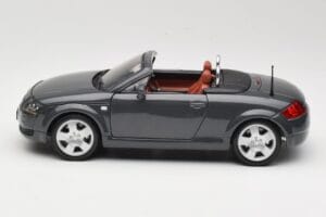Audi TT 8N Roadster Сив Maisto 1:18 50346 Метал — снимка 4 от 8