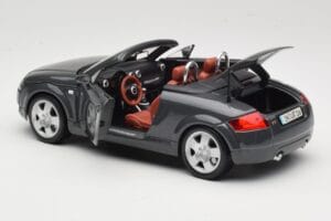 Audi TT 8N Roadster Сив Maisto 1:18 50346 Метал — снимка 5 от 8