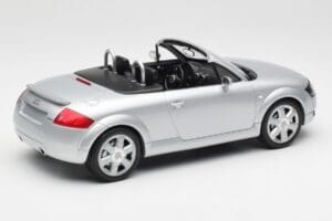 Audi TT 8N Roadster Silver Metallic Minichamps 1:18 155017031 Метал — снимка 2 от 6
