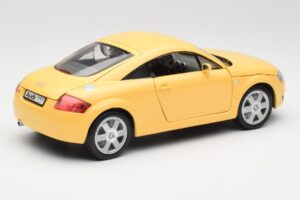 Audi TT 8N Жълт Revell 1:18 08954-M1 Метал — снимка 3 от 8