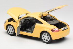Audi TT 8N Жълт Revell 1:18 08954-M1 Метал — снимка 5 от 8