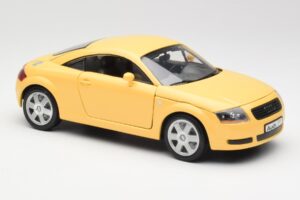 Audi TT 8N Жълт Revell 1:18 08954-M1 Метал — снимка 6 от 8