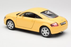 Audi TT 8N Жълт Revell 1:18 08954-M1 Метал — снимка 7 от 8