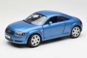 Audi TT 8N Син Revell 1:18 8954 Метал