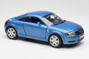 Audi TT 8N Син Revell 1:18 8954 Метал — снимка 6 от 8