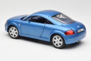 Audi TT 8N Син Revell 1:18 8954 Метал — снимка 7 от 8