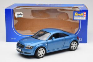 Audi TT 8N Син Revell 1:18 8954 Метал — снимка 8 от 8