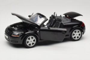 Audi TT 8N Roadster Черен Revell 1:18 08980 Метал — снимка 2 от 8