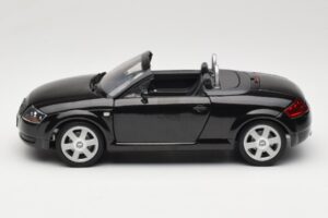 Audi TT 8N Roadster Черен Revell 1:18 08980 Метал — снимка 4 от 8