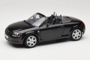 Audi TT 8N Roadster Черен Revell 1:18 8980 Метал