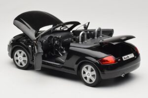Audi TT 8N Roadster Черен Revell 1:18 08980 Метал — снимка 5 от 8