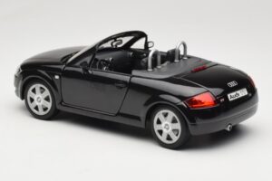 Audi TT 8N Roadster Черен Revell 1:18 08980 Метал — снимка 7 от 8