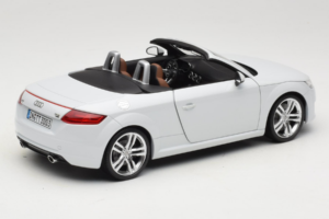 Audi TT 8S Roadster Glacier White Minichamps 1:18 5011400515 Метал — снимка 3 от 8